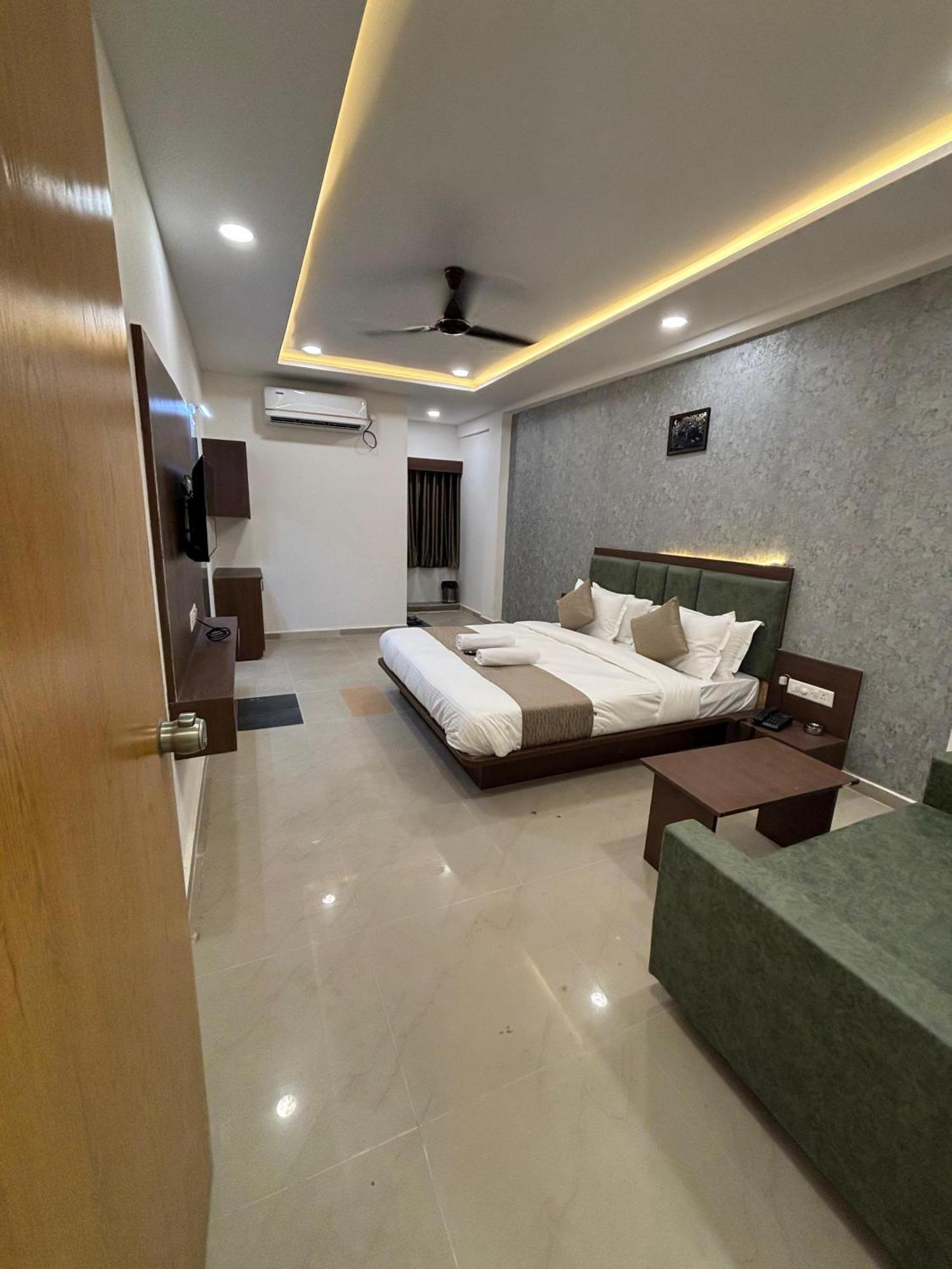 Hotel Mountain Bharuch المظهر الخارجي الصورة